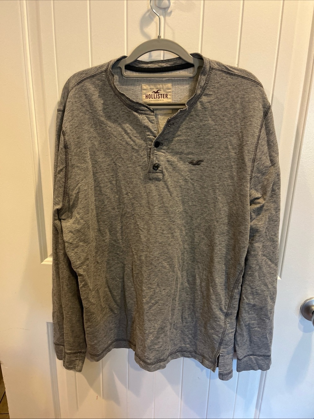 Hollister Men's Heather Gray Long-Sleeve Henley